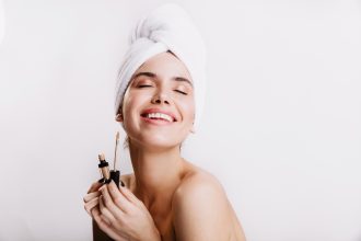 Image of a lady applying makeup